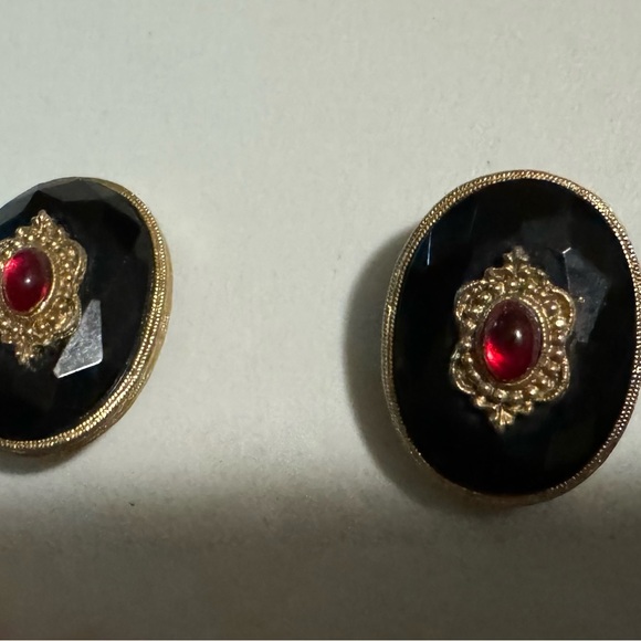 Retro red beaded necklace with making black and red clip back earrings - Picture 4 of 4